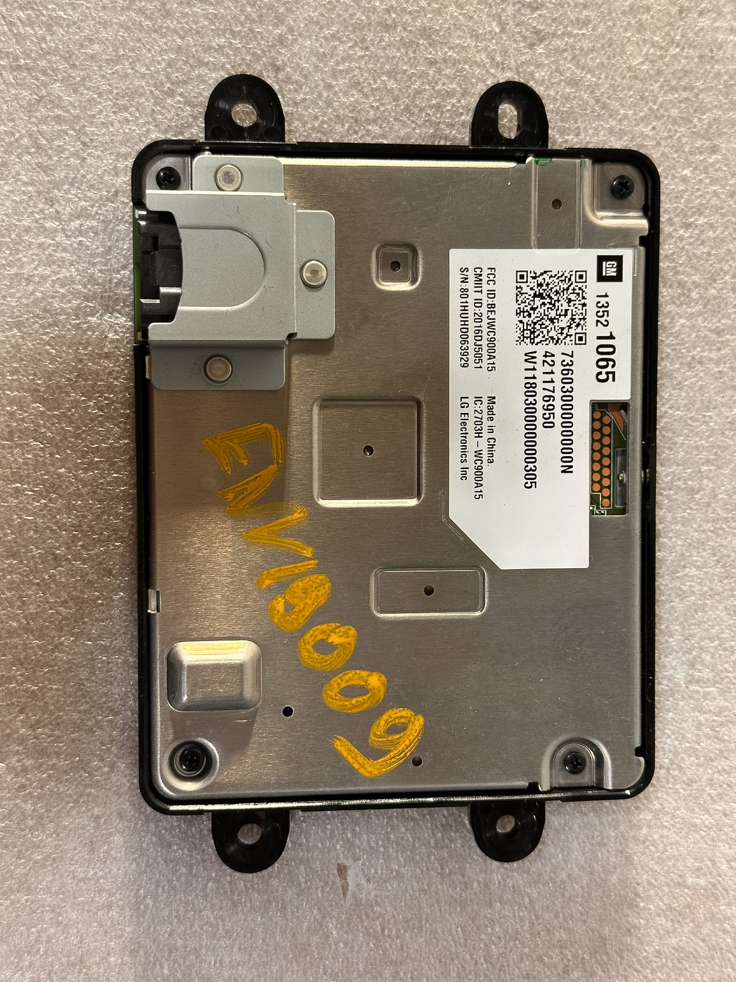 2019 Buick Envision Wireless Charging System Control Module 13521065 OEM 13521065, 13526246, 13527376, 13529205, 13533077, 13547616, 13547618 - view 2