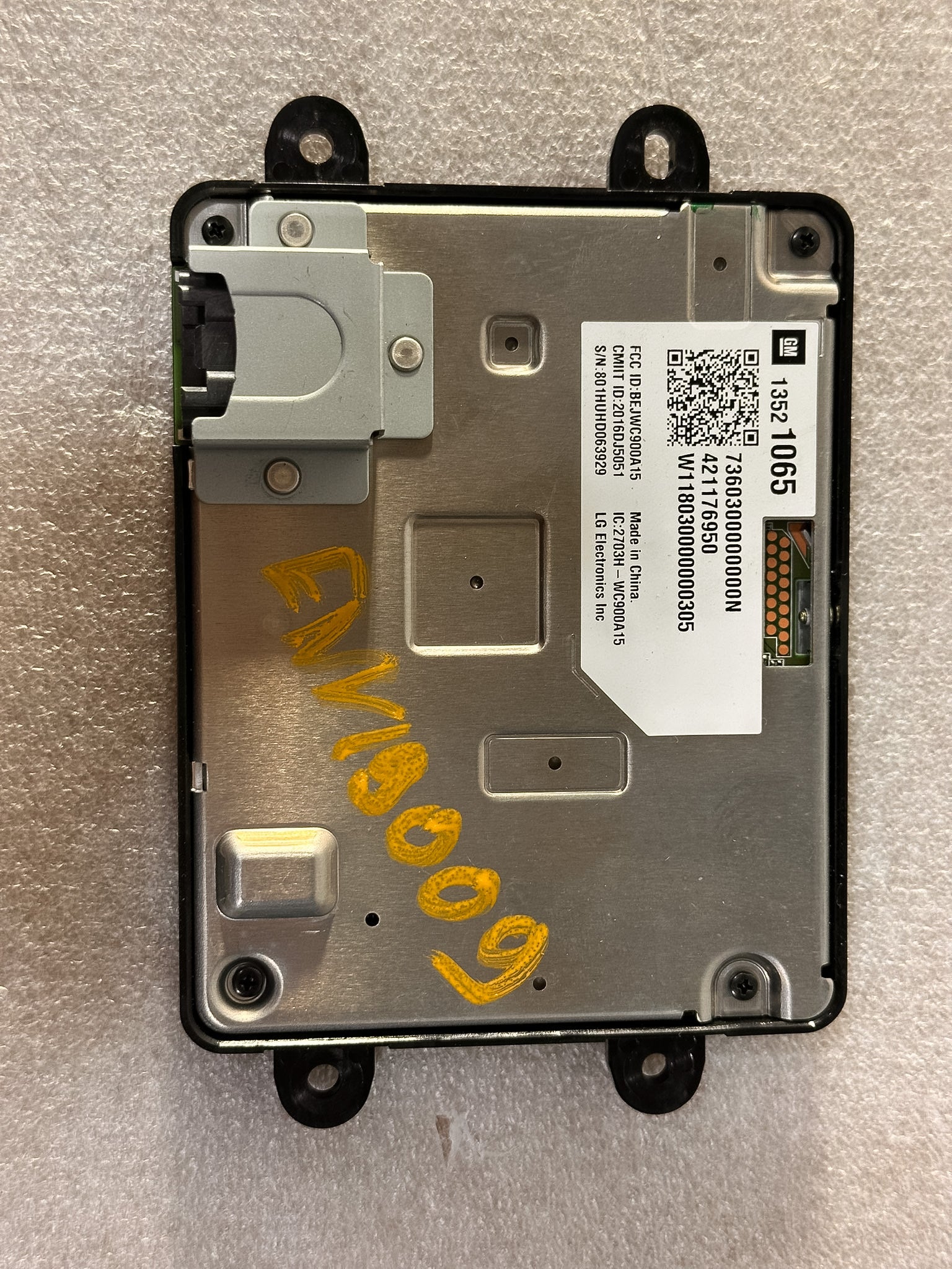 2019 Buick Envision Wireless Charging System Control Module 13521065 OEM 13521065, 13526246, 13527376, 13529205, 13533077, 13547616, 13547618 - view 2