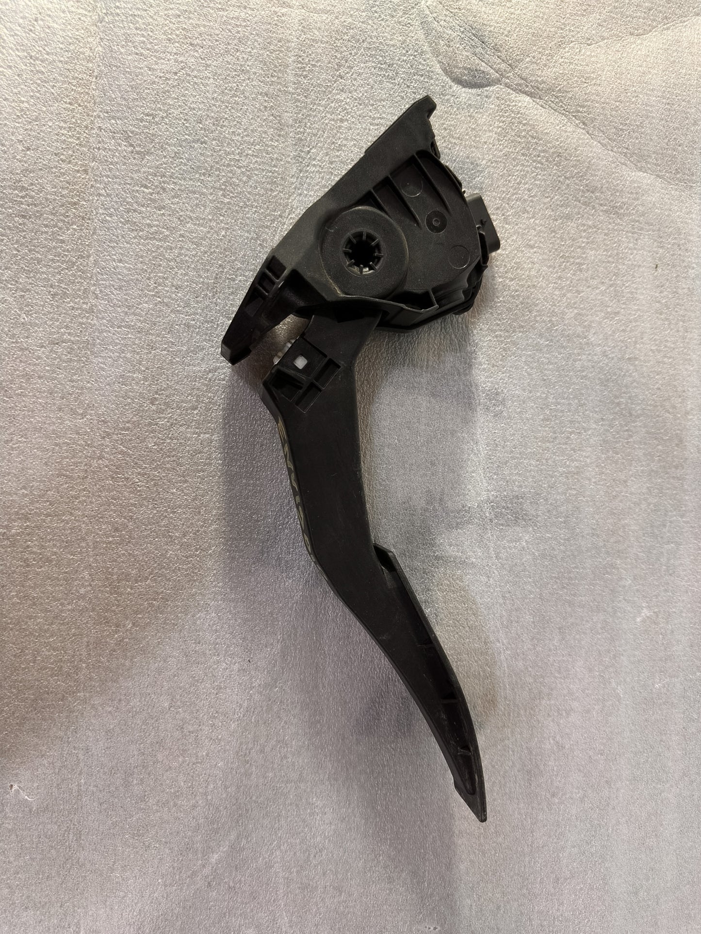 2018-2020 Buick Envision  Accelerator Pedal. Pedal Travel Sensor 84173182, 84366778