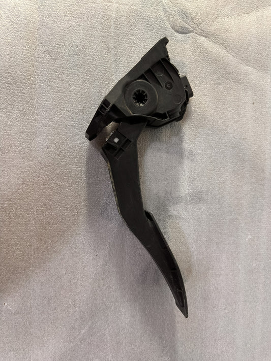 2018-2020 Buick Envision  Accelerator Pedal. Pedal Travel Sensor 84173182, 84366778