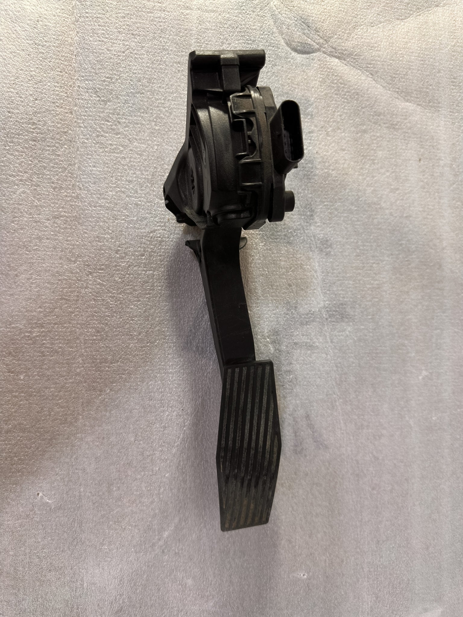 2018-2020 Buick Envision  Accelerator Pedal. Pedal Travel Sensor 84173182, 84366778 - view 2
