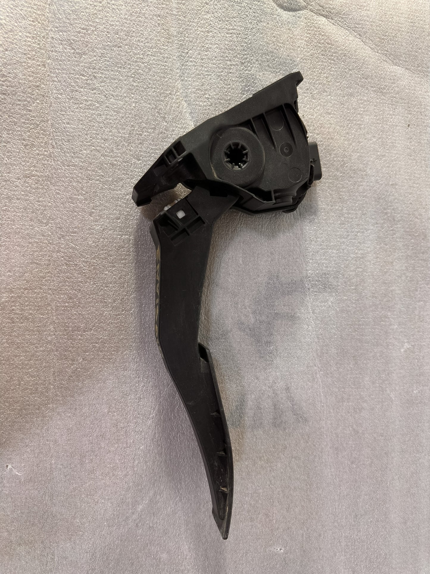 2018-2020 Buick Envision  Accelerator Pedal. Pedal Travel Sensor 84173182, 84366778 - view 3