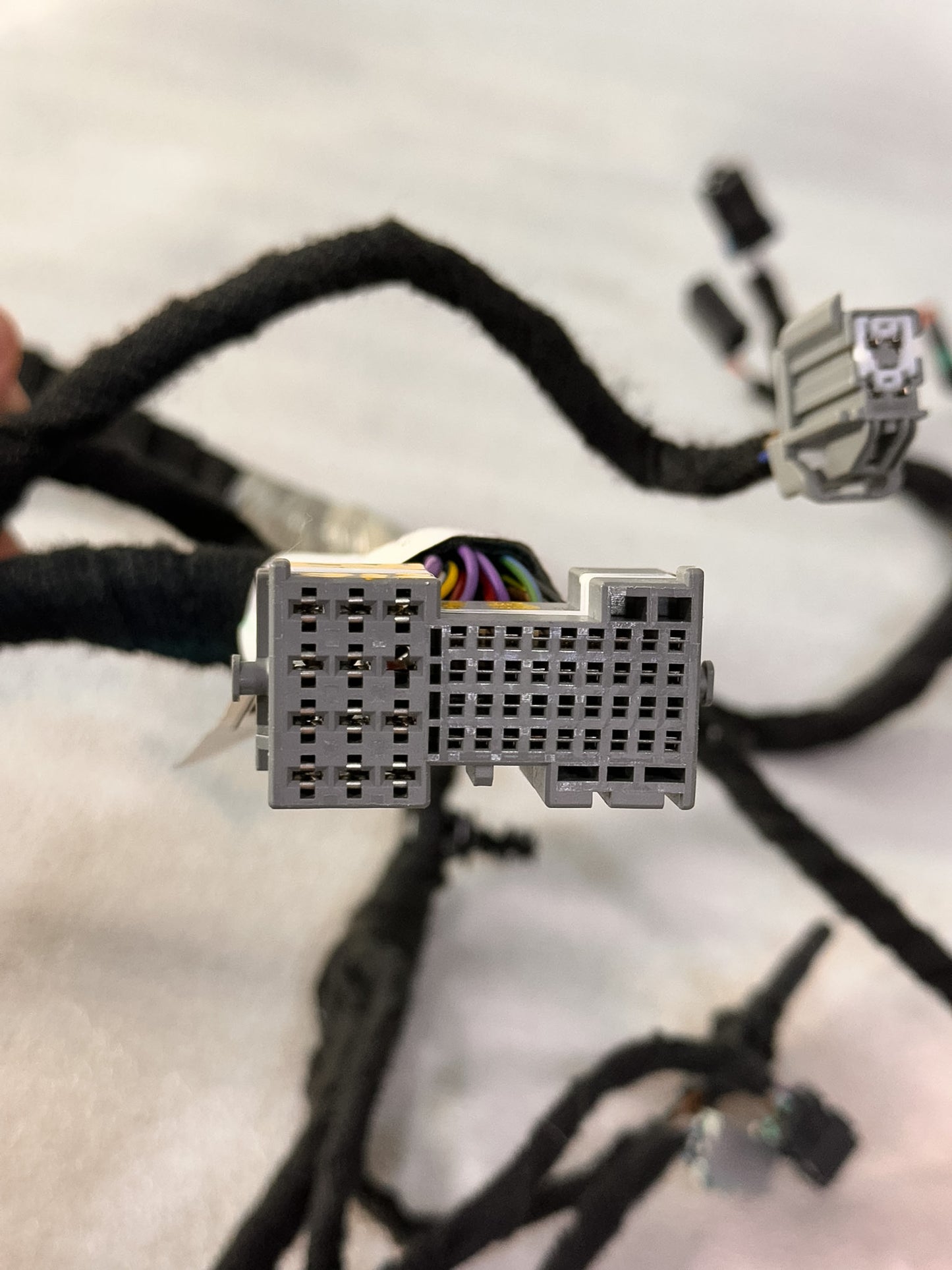2019 Buick Envision Center Console  Wiring Harness Assembly 84297992, 654665280 - view 3