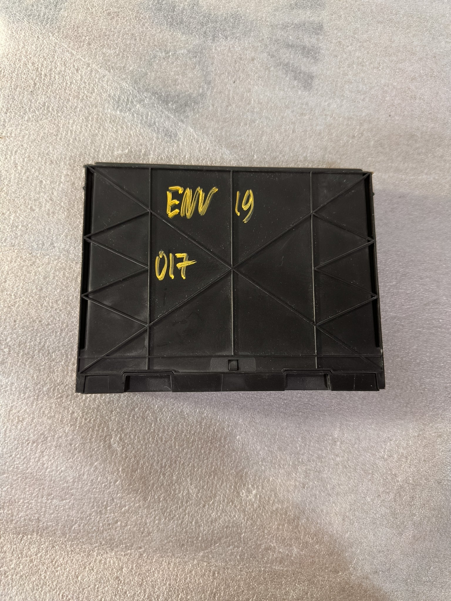 2019 Buick Envision  Body Control Module Computer 13522387 OEM - view 2
