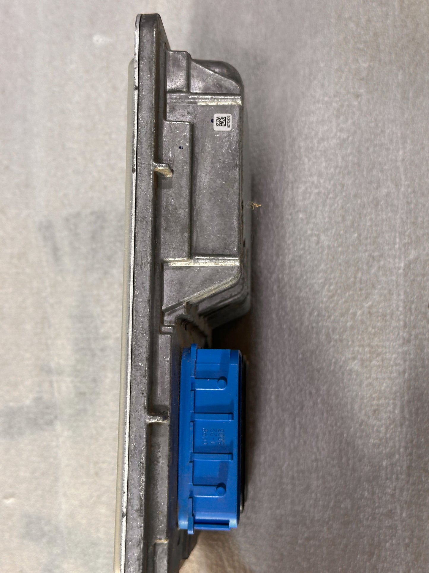 2019 Buick Envision Engine Control Module 12695199 - view 3