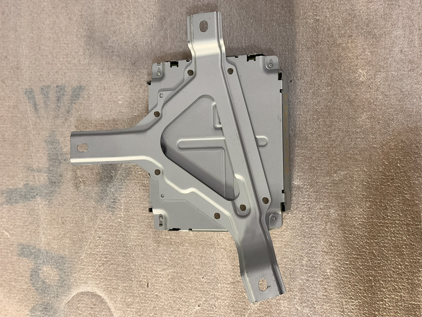 2019 Buick Envision Camera Control Unit  84289224, 007172401 - view 3