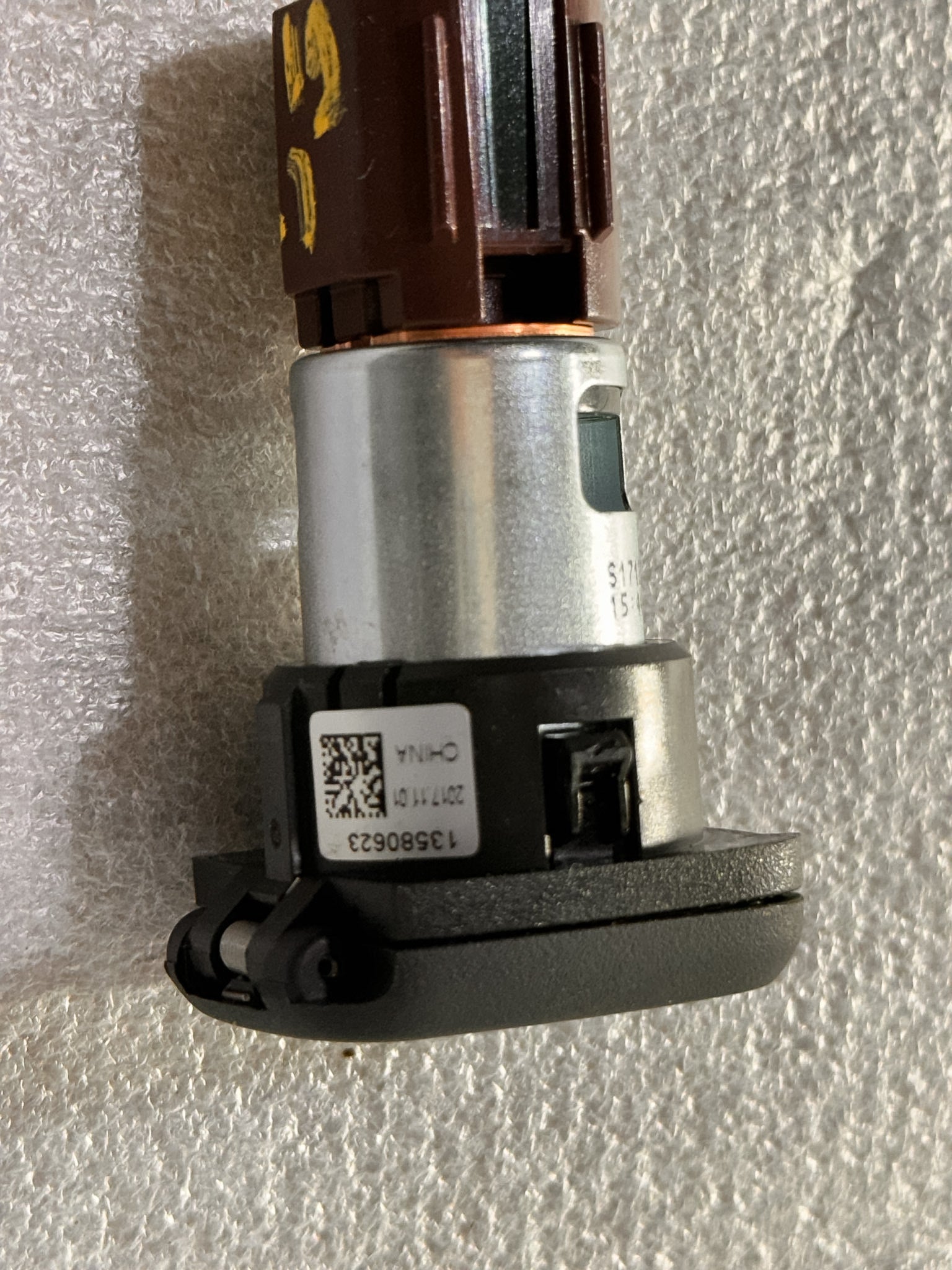 2019 Buick Envision Retainer, Accessory Power Receptacle 13580623, 13580625, 84090238, 86520313, 85054283 - view 2