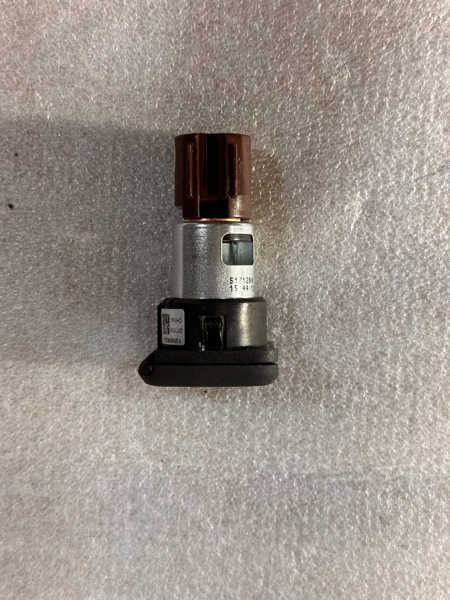 2019 Buick Envision Retainer, Accessory Power Receptacle 13580623, 13580625, 84090238, 86520313, 85054283 - view 3