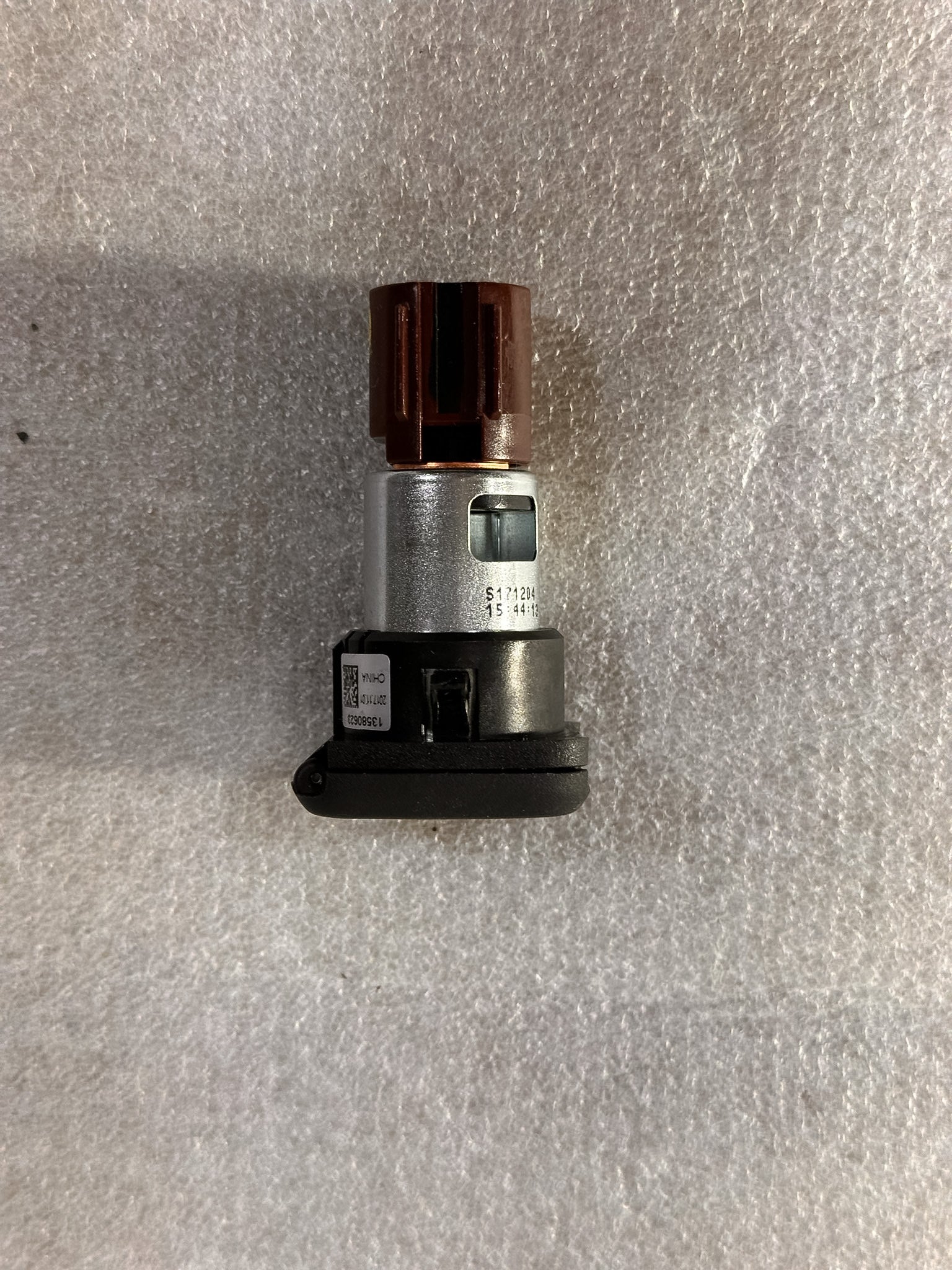 2019 Buick Envision Retainer, Accessory Power Receptacle 13580623, 13580625, 84090238, 86520313, 85054283 - view 3