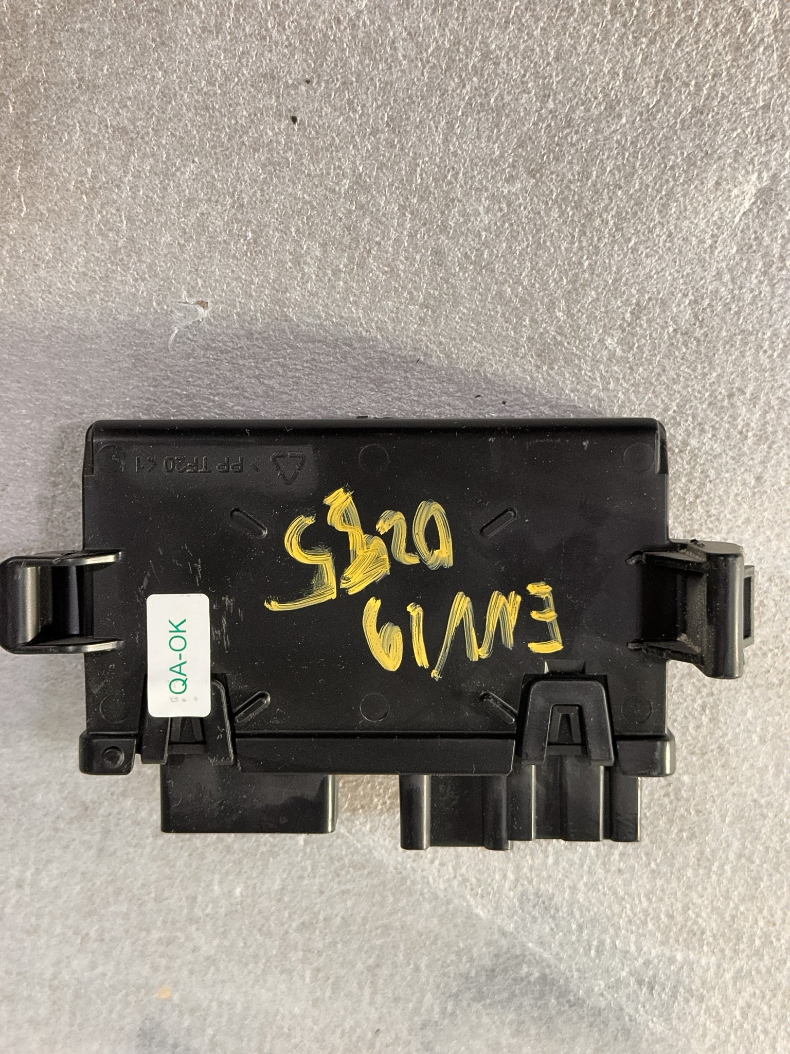 2019 Buick Envision Power Liftgate Tailgate Control Module OEM 84233603 - view 3