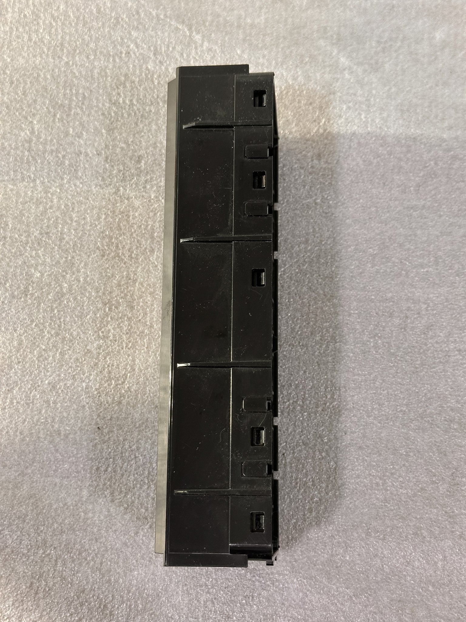 2017-2020 Buick Envision HVAC Heater Temperature Climate Control Module 84305960, 84130197, 84156988, 84174821, 84221981, 84221983, 84221984, 84234763 - view 4