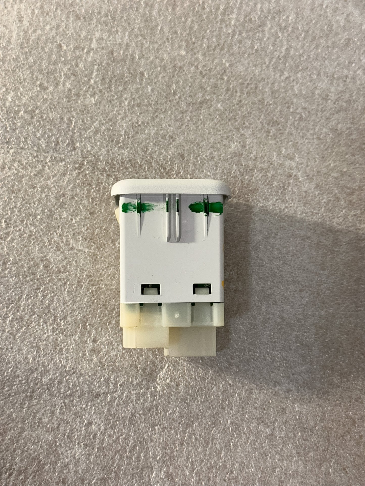 2019 Buick Envision White USB & Aux Plug Module For Center Console 13519225, 13509943, 23217326