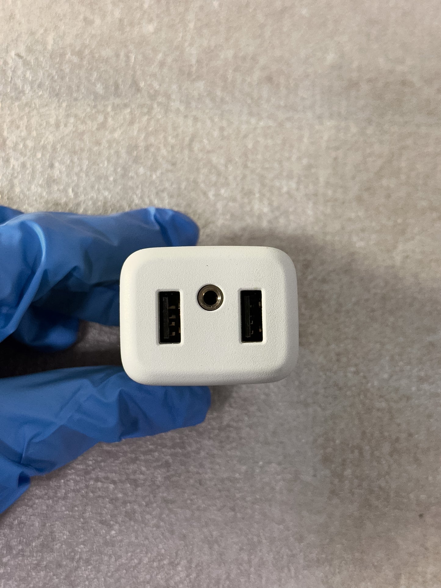 2019 Buick Envision White USB & Aux Plug Module For Center Console 13519225, 13509943, 23217326