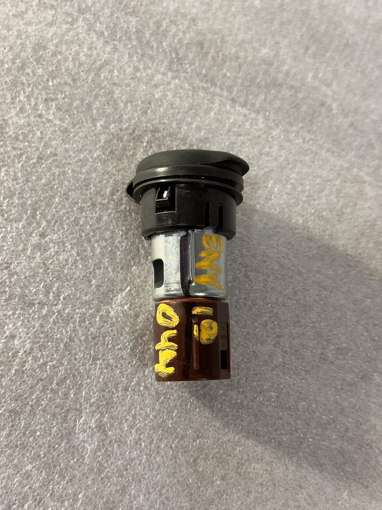 2016-2020 Buick Envision Power Outlet Socket 13504351, 25774623