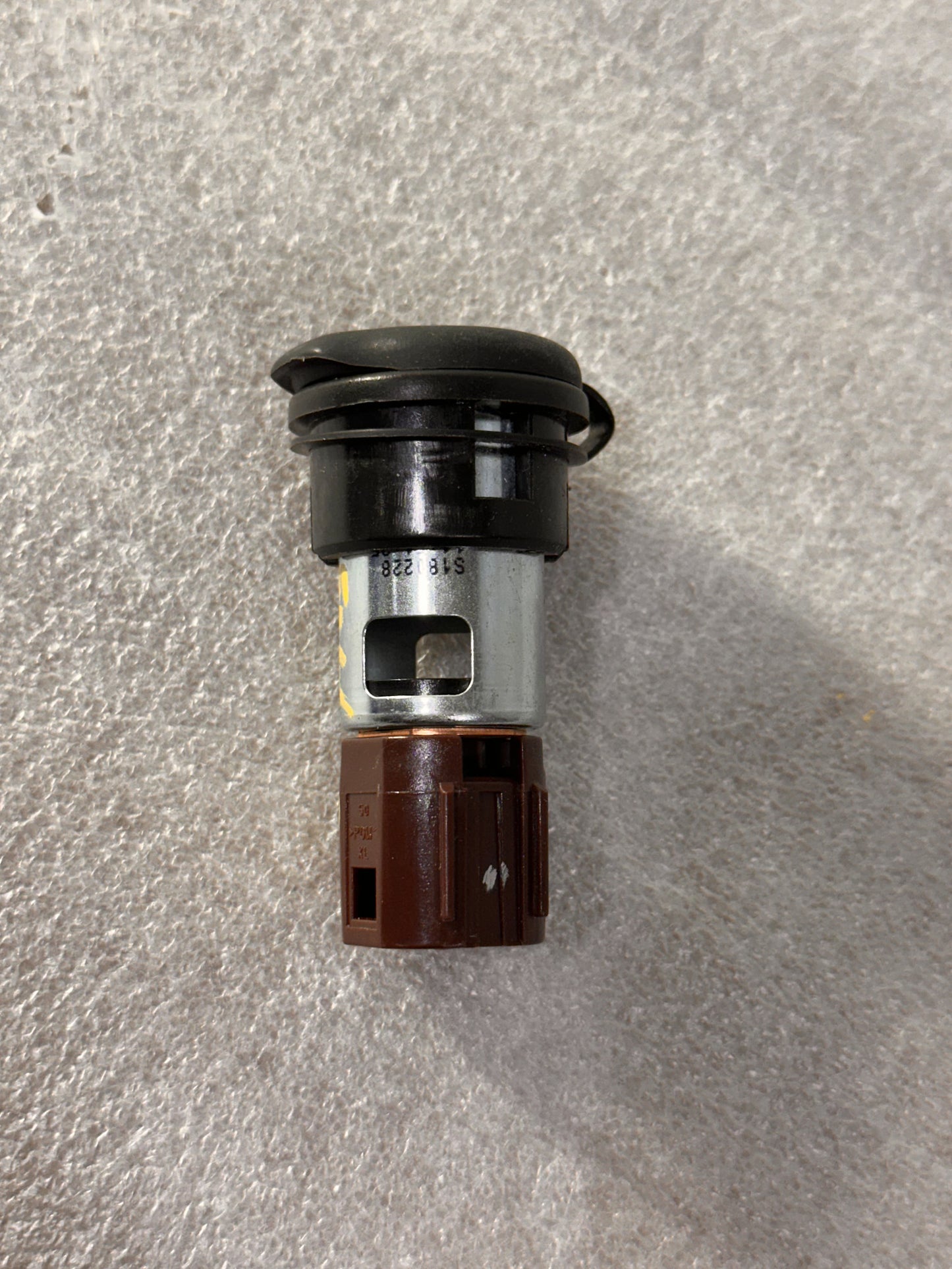 2016-2020 Buick Envision Power Outlet Socket 13504351, 25774623