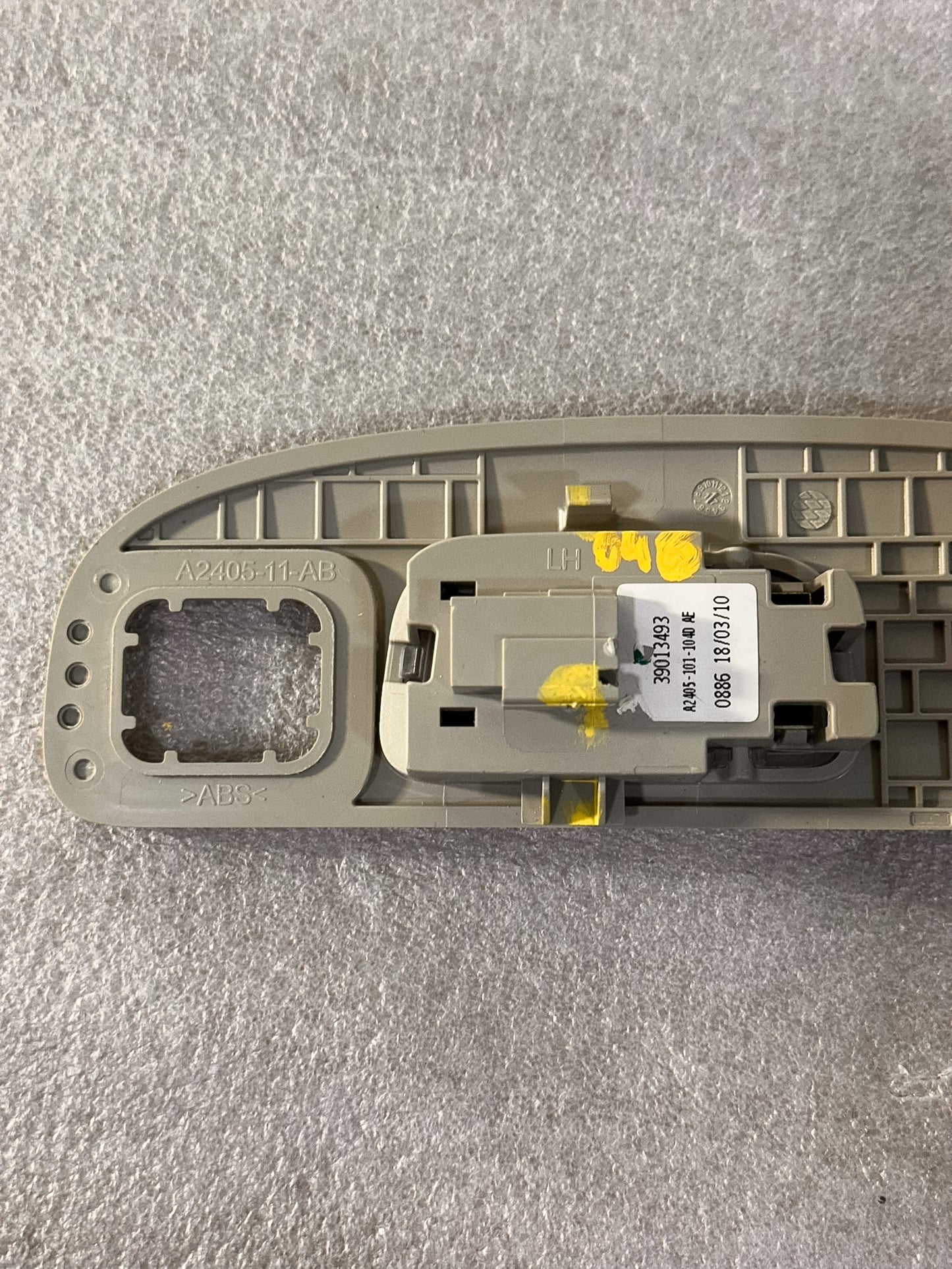 2016-2020 Buick Envision Driver Side Roof Rail Rear Reading and Courtesy Lamp 39013493,  39126062