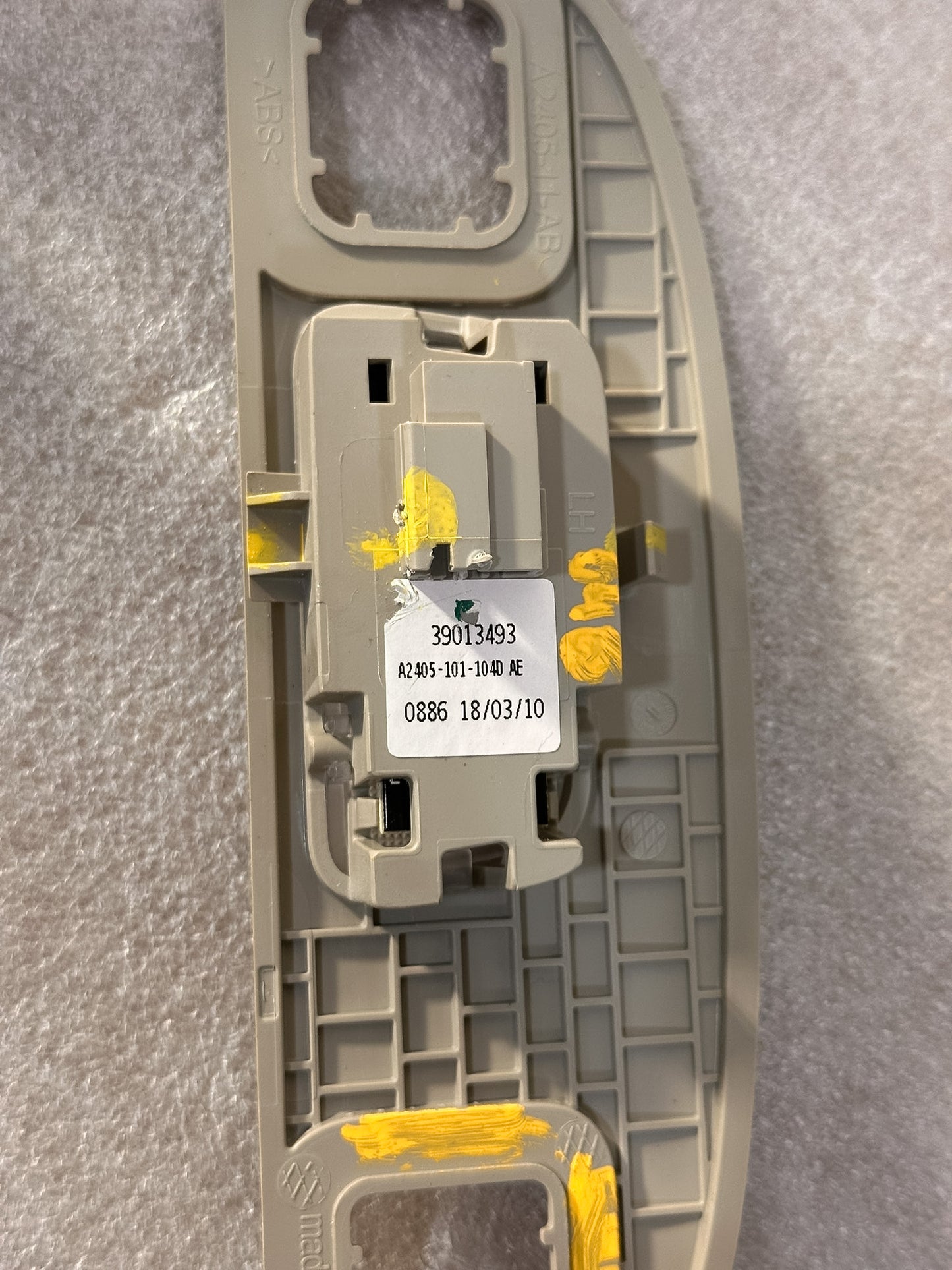 2016-2020 Buick Envision Driver Side Roof Rail Rear Reading and Courtesy Lamp 39013493,  39126062