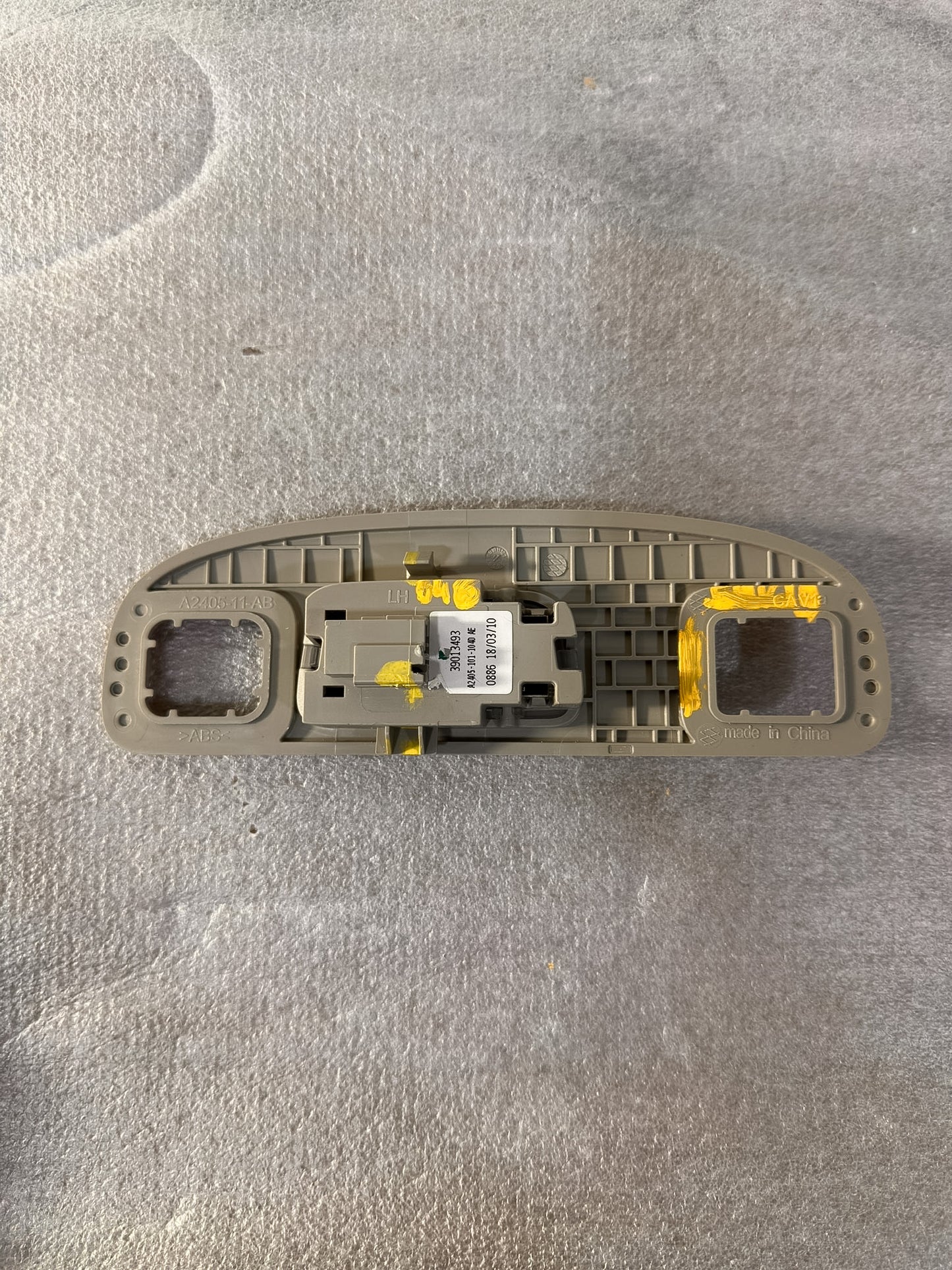 2016-2020 Buick Envision Driver Side Roof Rail Rear Reading and Courtesy Lamp 39013493,  39126062