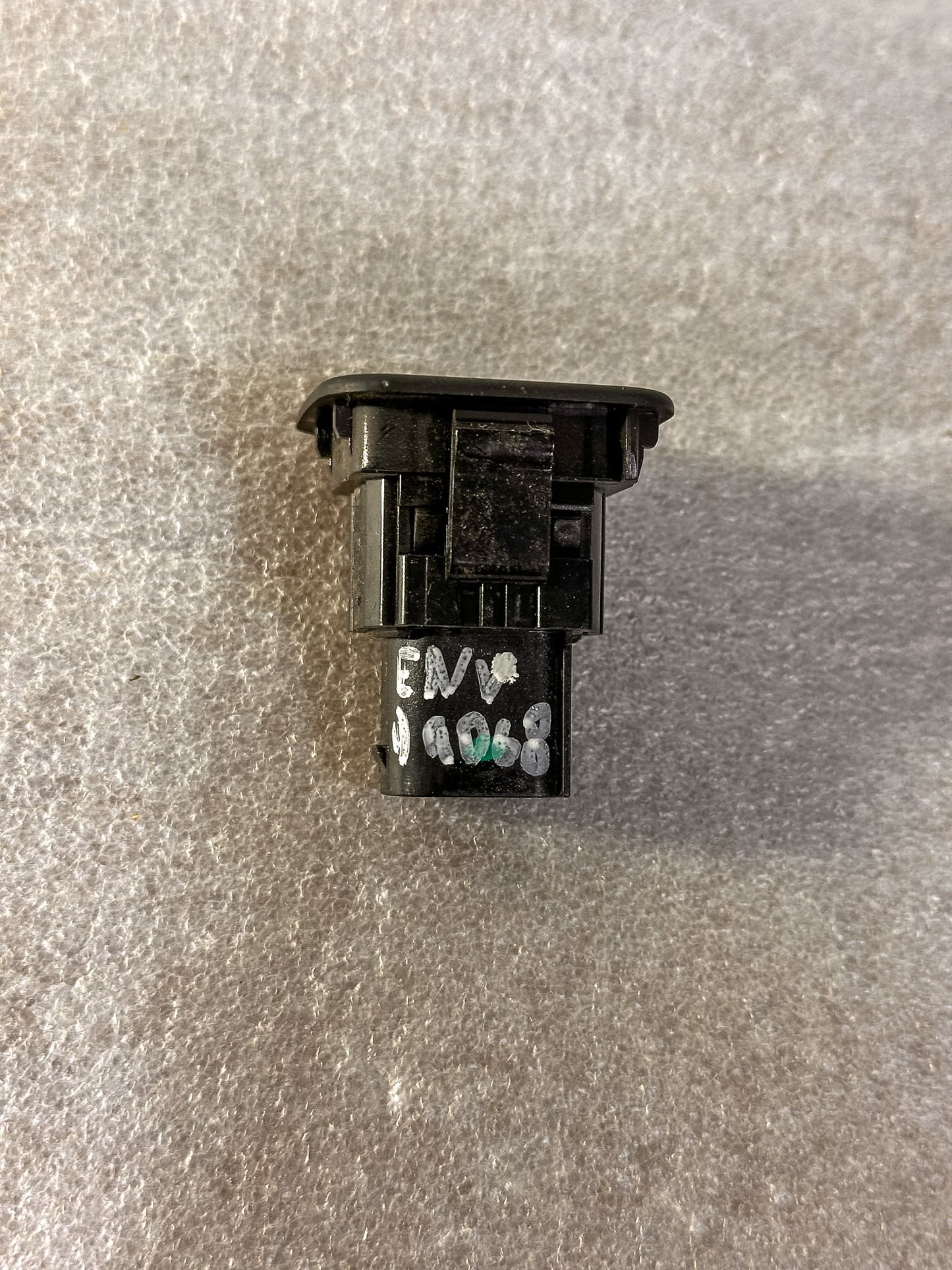 2016-2020 Buick Envision Rear Tailgate Boot Lock Release Switch Button 29529803