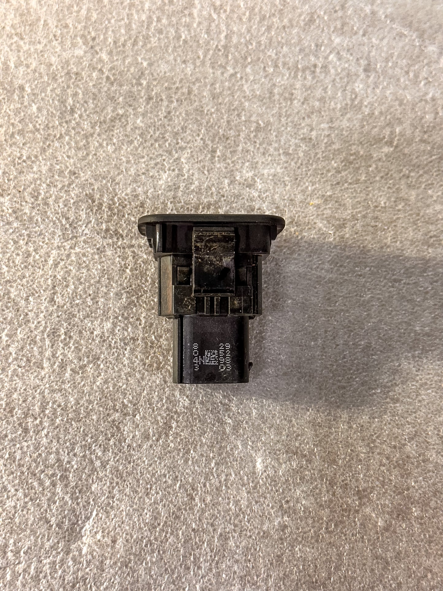 2016-2020 Buick Envision Rear Tailgate Boot Lock Release Switch Button 29529803