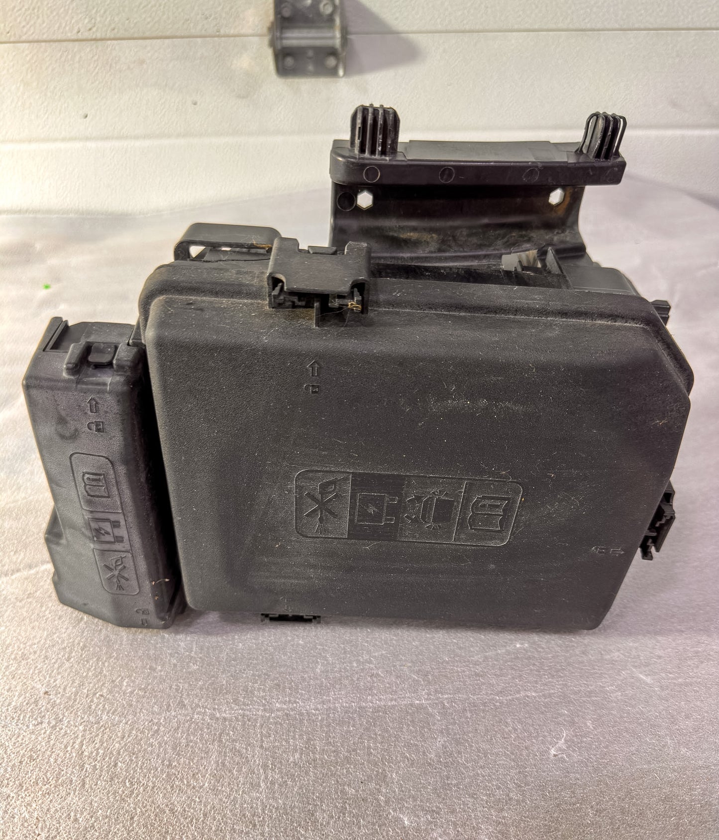 2016-2020 Buick Envision Fuse Box 23287076, 22926955, 84067159