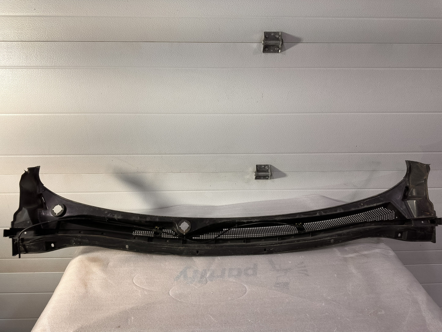 2016-2020 Buick Envision Cowl Grille Air Inlet Grille Panel  23255660