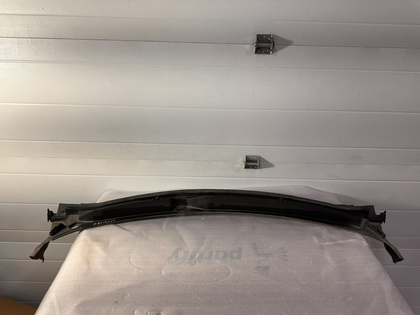 2016-2020 Buick Envision Cowl Grille Air Inlet Grille Panel  23255660