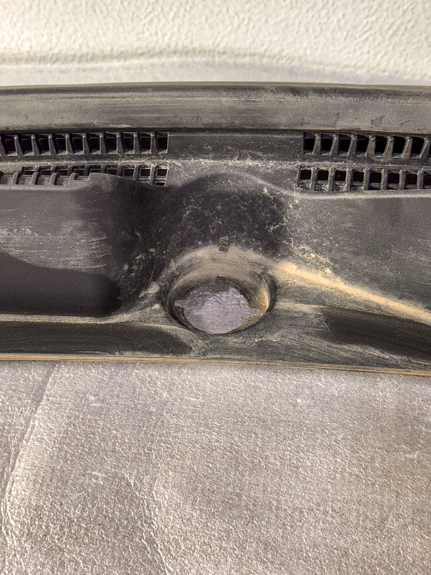 2016-2020 Buick Envision Cowl Grille Air Inlet Grille Panel  23255660