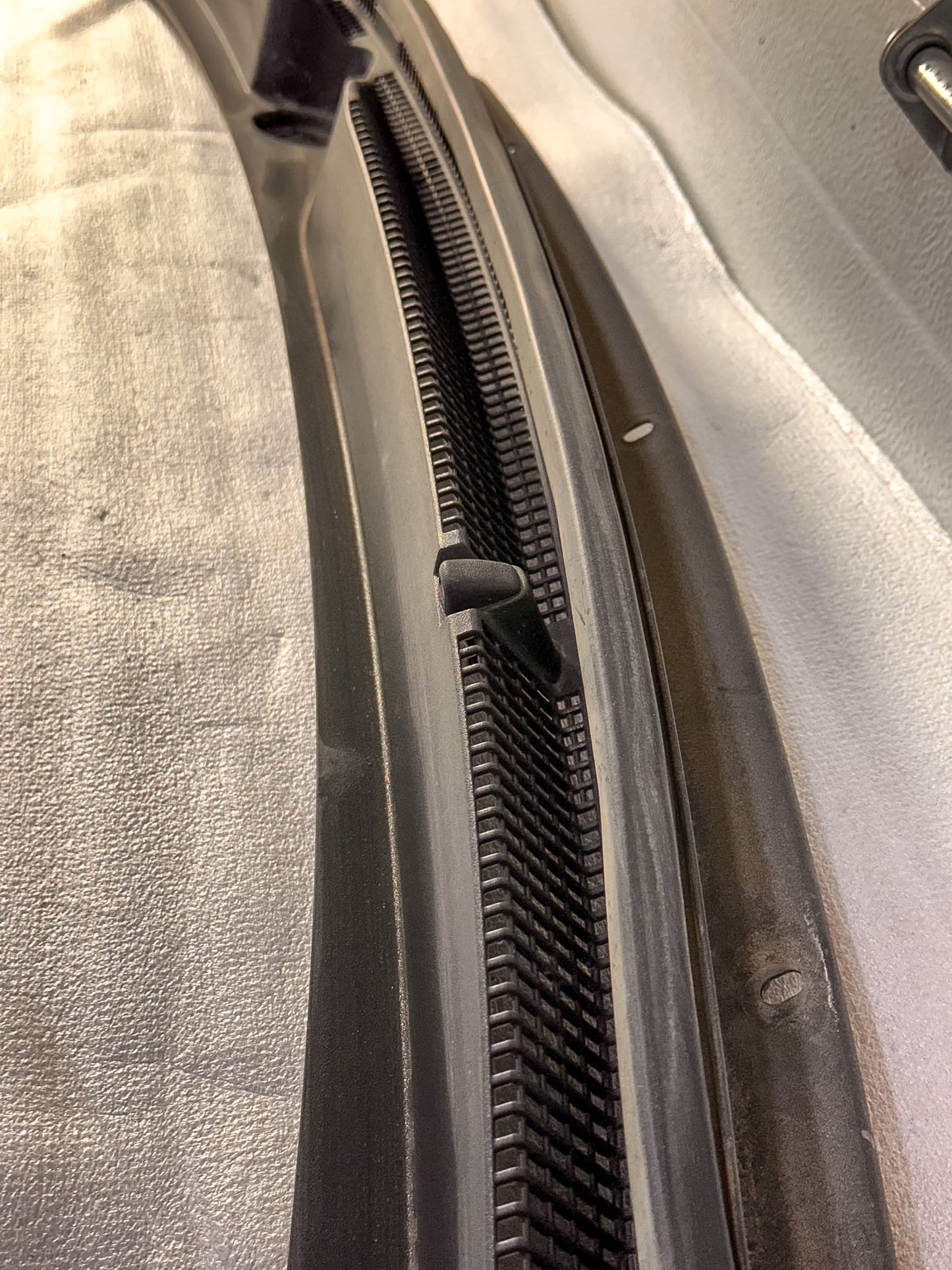 2016-2020 Buick Envision Cowl Grille Air Inlet Grille Panel  23255660