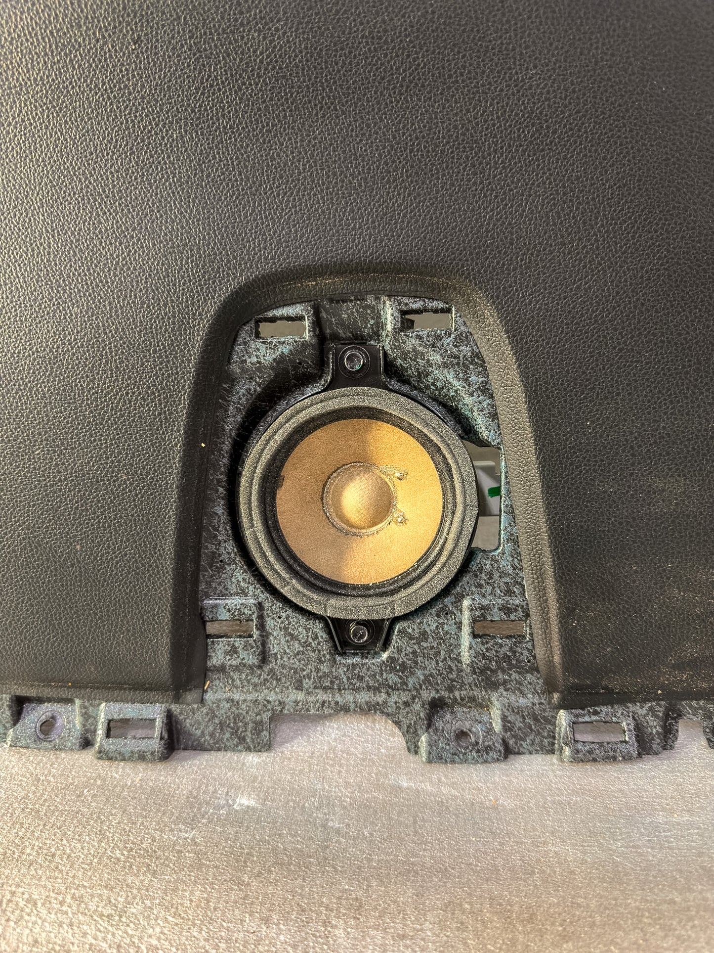 2016-2020 Buick Envision Upper Dash Panel 84135582, 23301702
