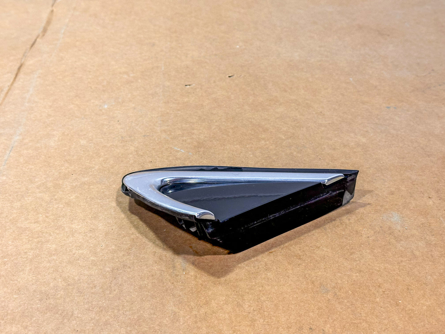 2018 Chevrolet Cruze Front Driver Side Fender Upper Rear Molding 84106813,  23453979, 84016351