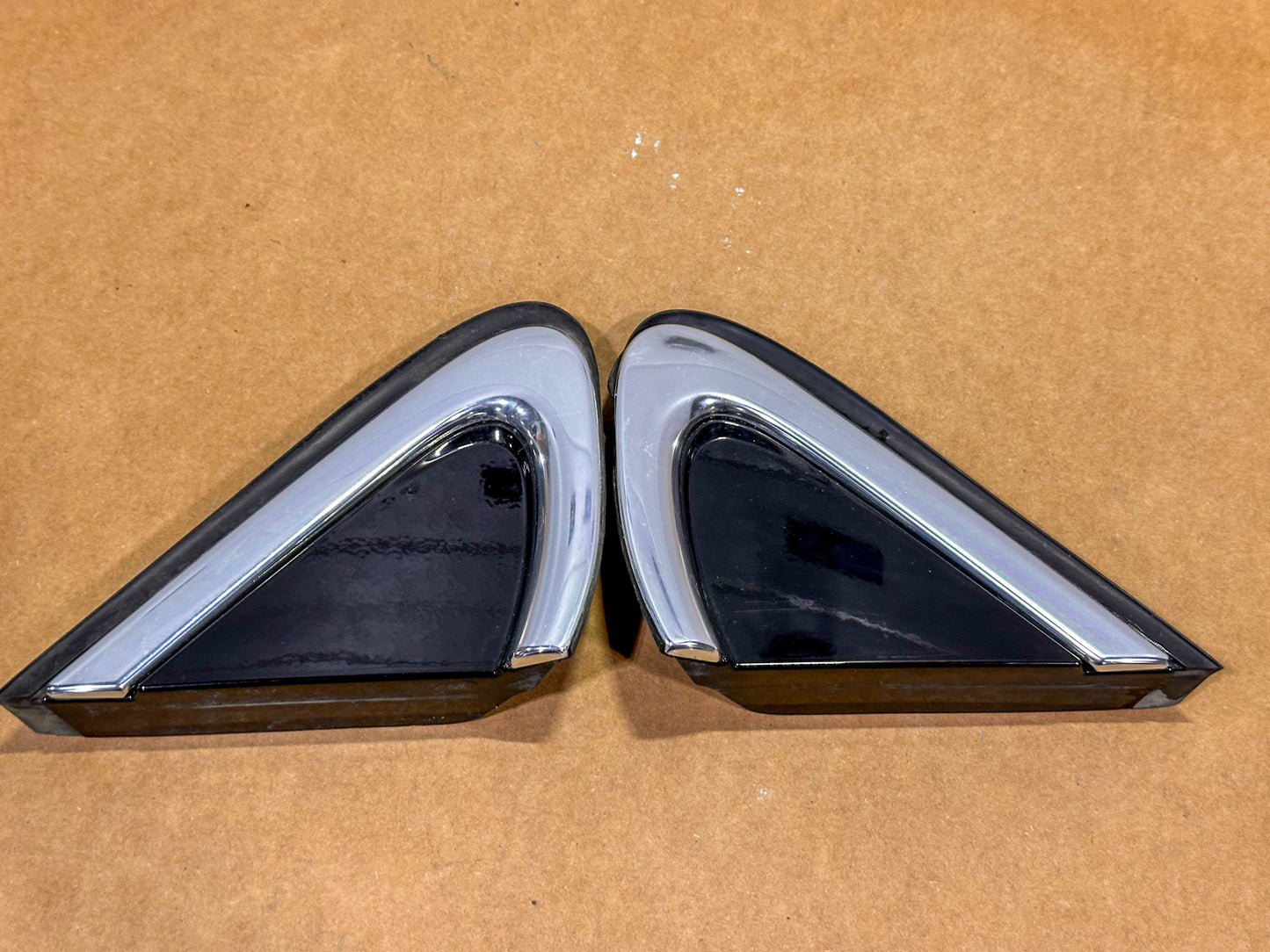 2018 Chevrolet Cruze Front Driver Side Fender Upper Rear Molding 84106813,  23453979, 84016351