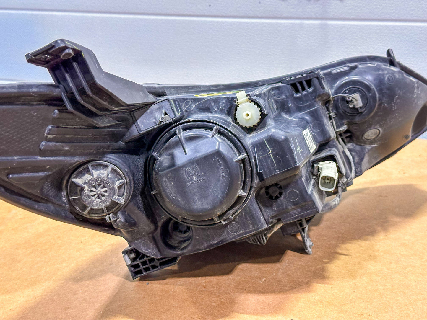 2017-2019 Chevrolet Cruze Front Headlight Left Driver Side Halogen 84346647, 42680785, 23389739, 84033351, 84063576, 84106694, 84156515