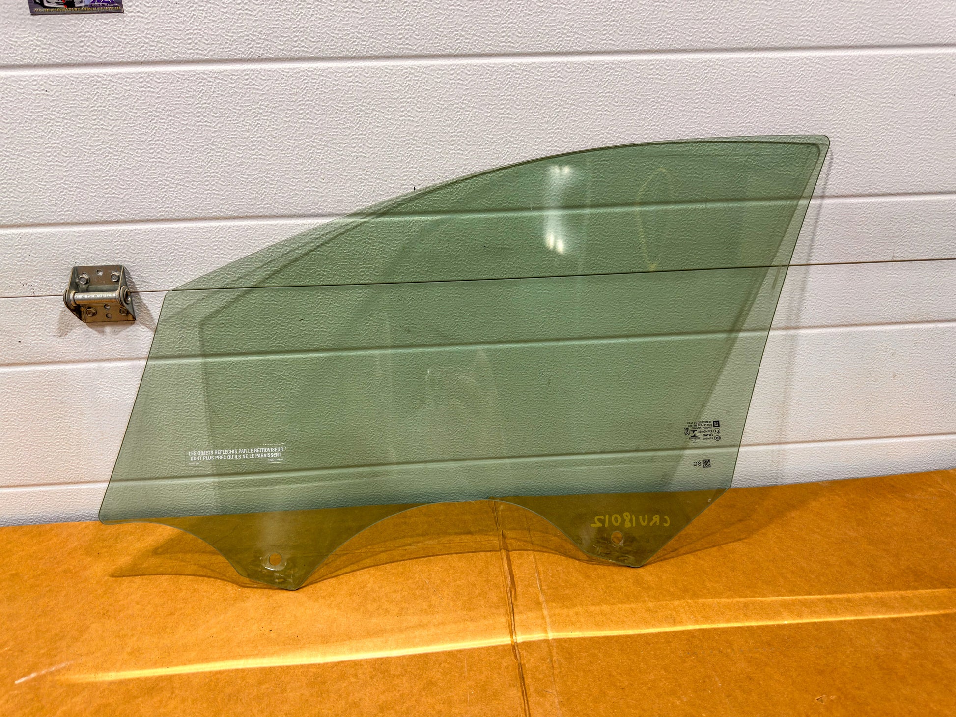 2016-2019 Chevrolet Cruze Driver Left Side Front Door Window Glass 13412495 - view 3