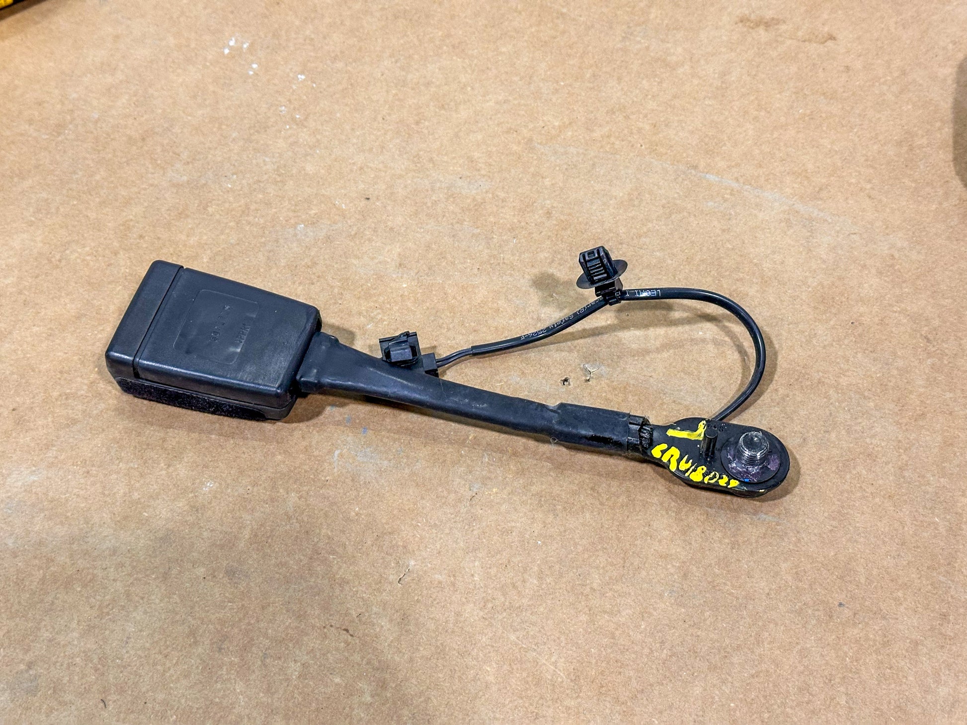 2016-2019 Chevrolet Cruze Front Left Seat Belt Buckle 39016993 - view 2