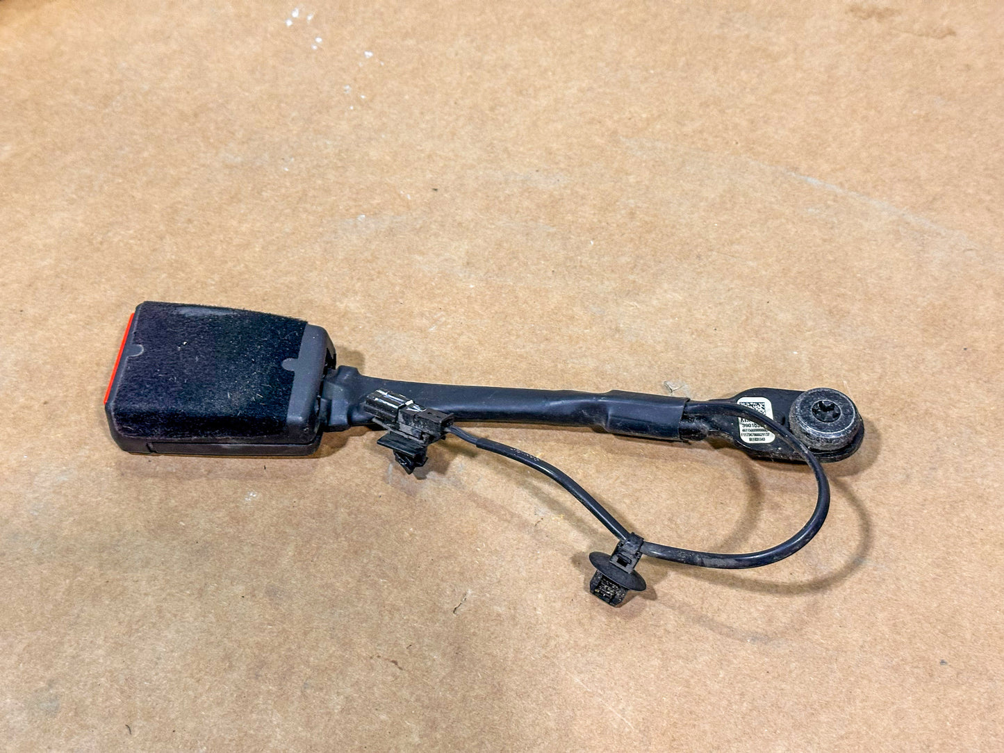 2016-2019 Chevrolet Cruze Front Left Seat Belt Buckle 39016993 - view 3