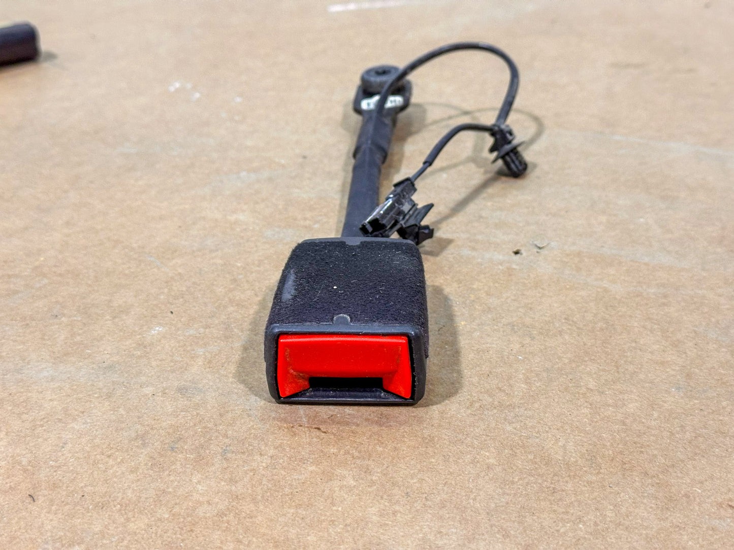 2016-2019 Chevrolet Cruze Front Left Seat Belt Buckle 39016993