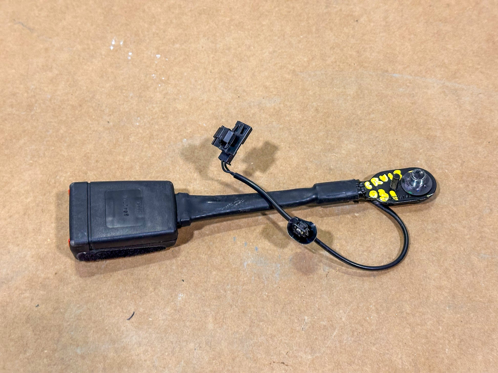 2016-2019 Chevrolet Cruze Front Right Seat Belt Buckle 39016993