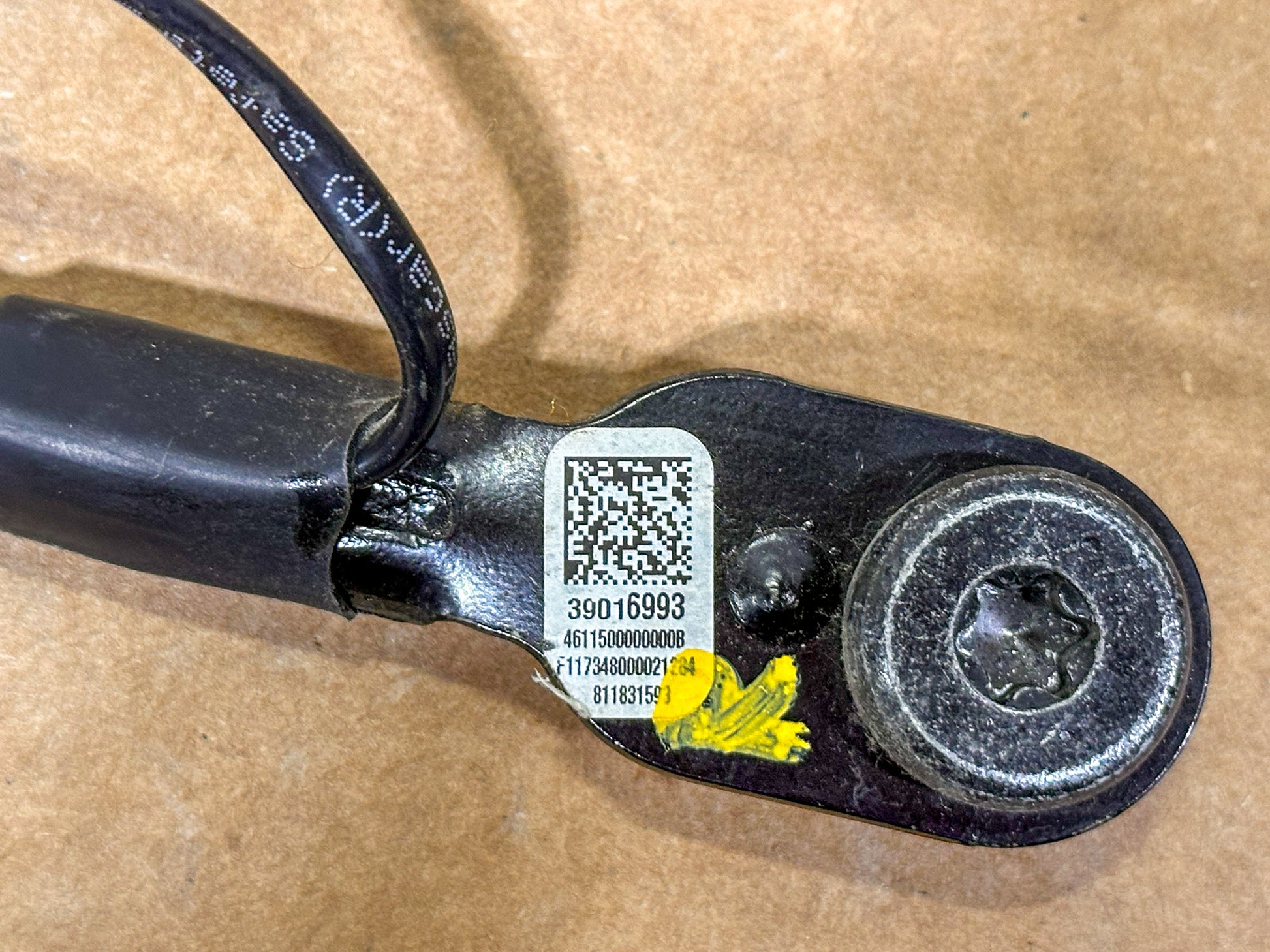 2016-2019 Chevrolet Cruze Front Right Seat Belt Buckle 39016993 - view 2