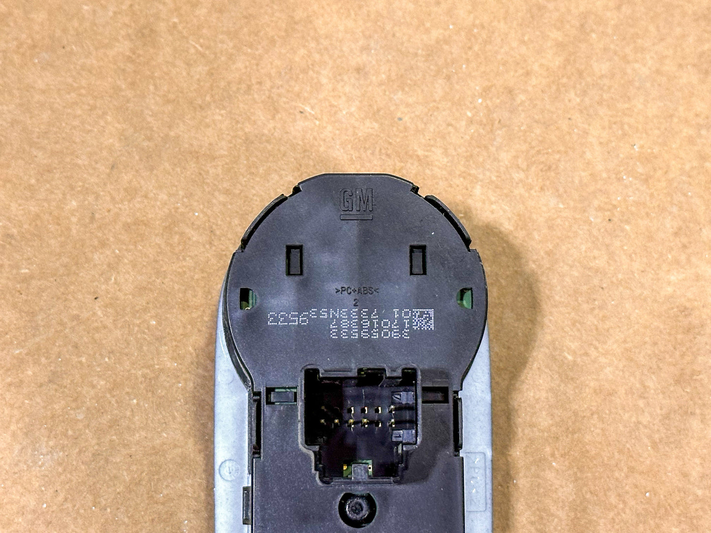 2016-2019 Chevrolet Cruze Headlamp Switch 39059533 - view 2
