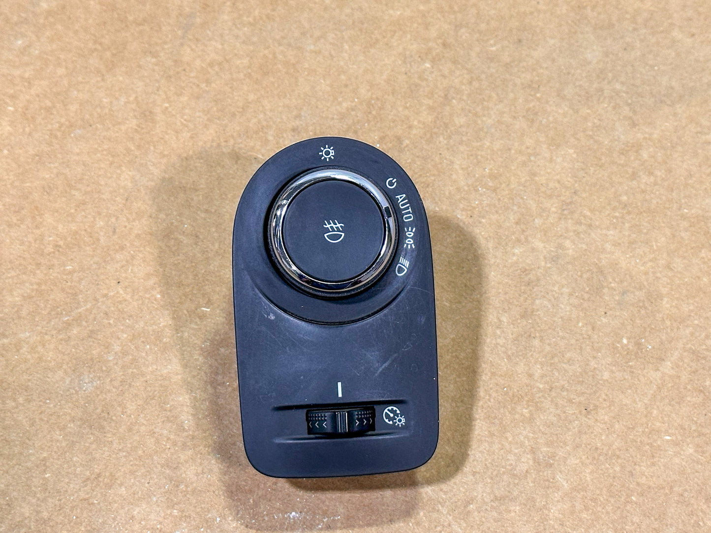 2016-2019 Chevrolet Cruze Headlamp Switch 39059533
