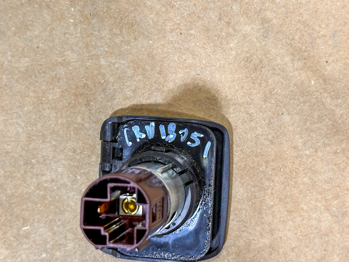 2016-2018 Chevrolet Cruze Power Lighter Housing w/Jet Black Bezel/Door OEM 25774623 - view 3