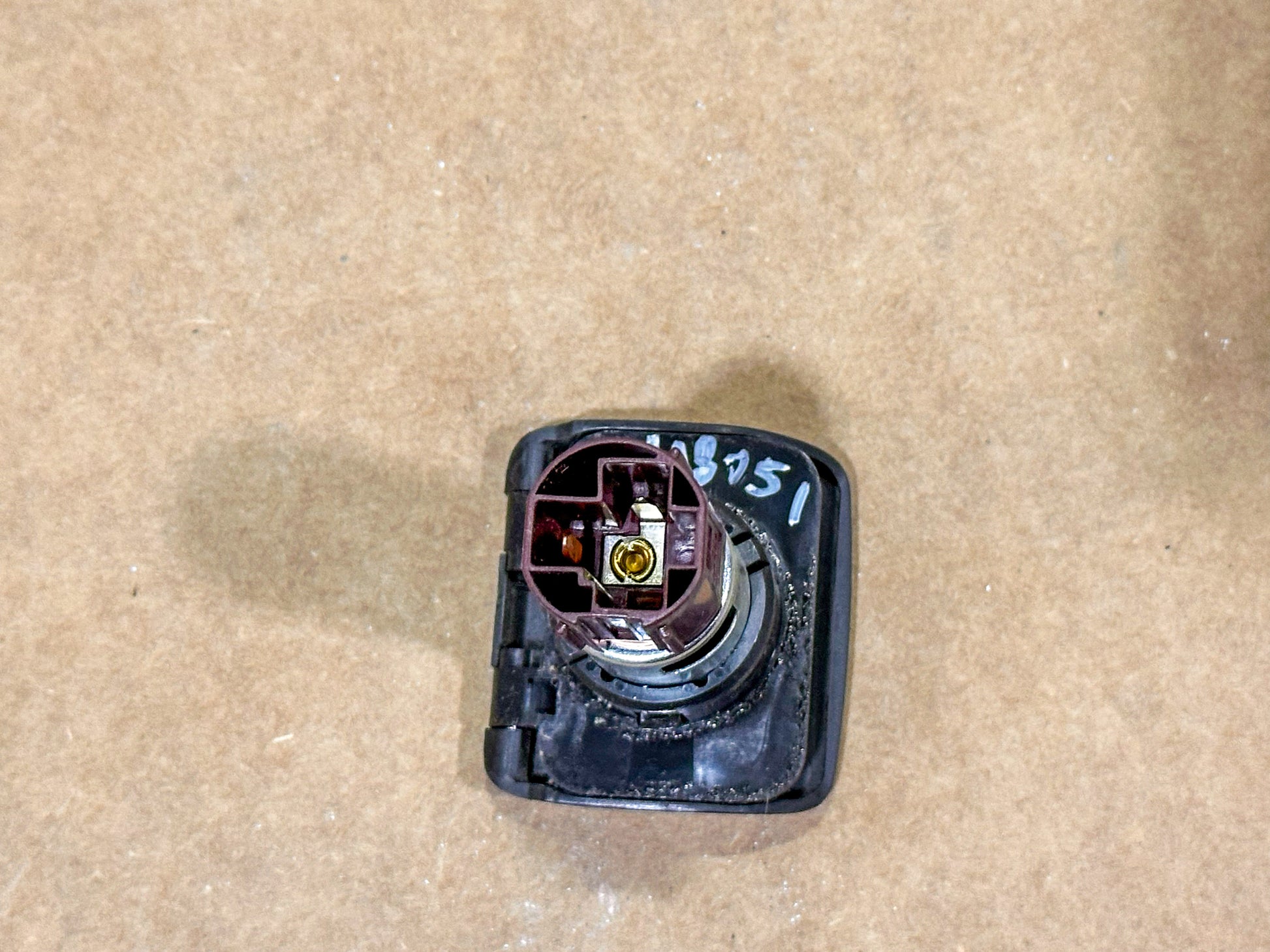 2016-2018 Chevrolet Cruze Power Lighter Housing w/Jet Black Bezel/Door OEM 25774623 - view 4