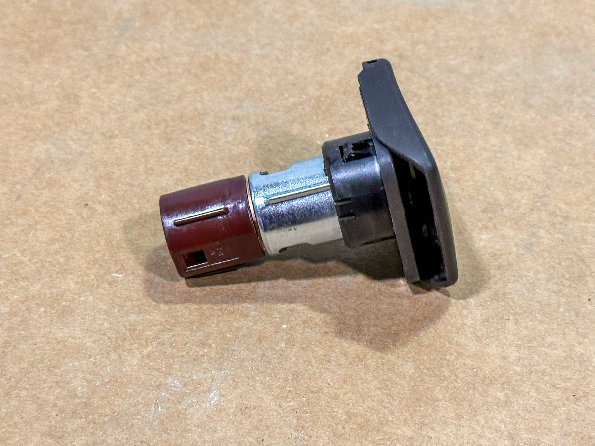 2016-2018 Chevrolet Cruze Power Lighter Housing w/Jet Black Bezel/Door OEM 25774623 - view 2