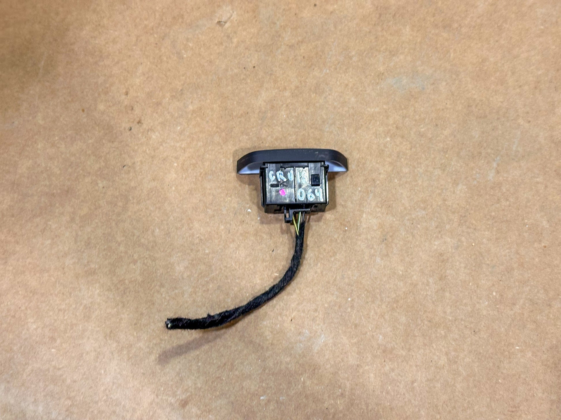 2016-2019 Chevrolet Cruze Hazard Switch Button 13409820 - view 2
