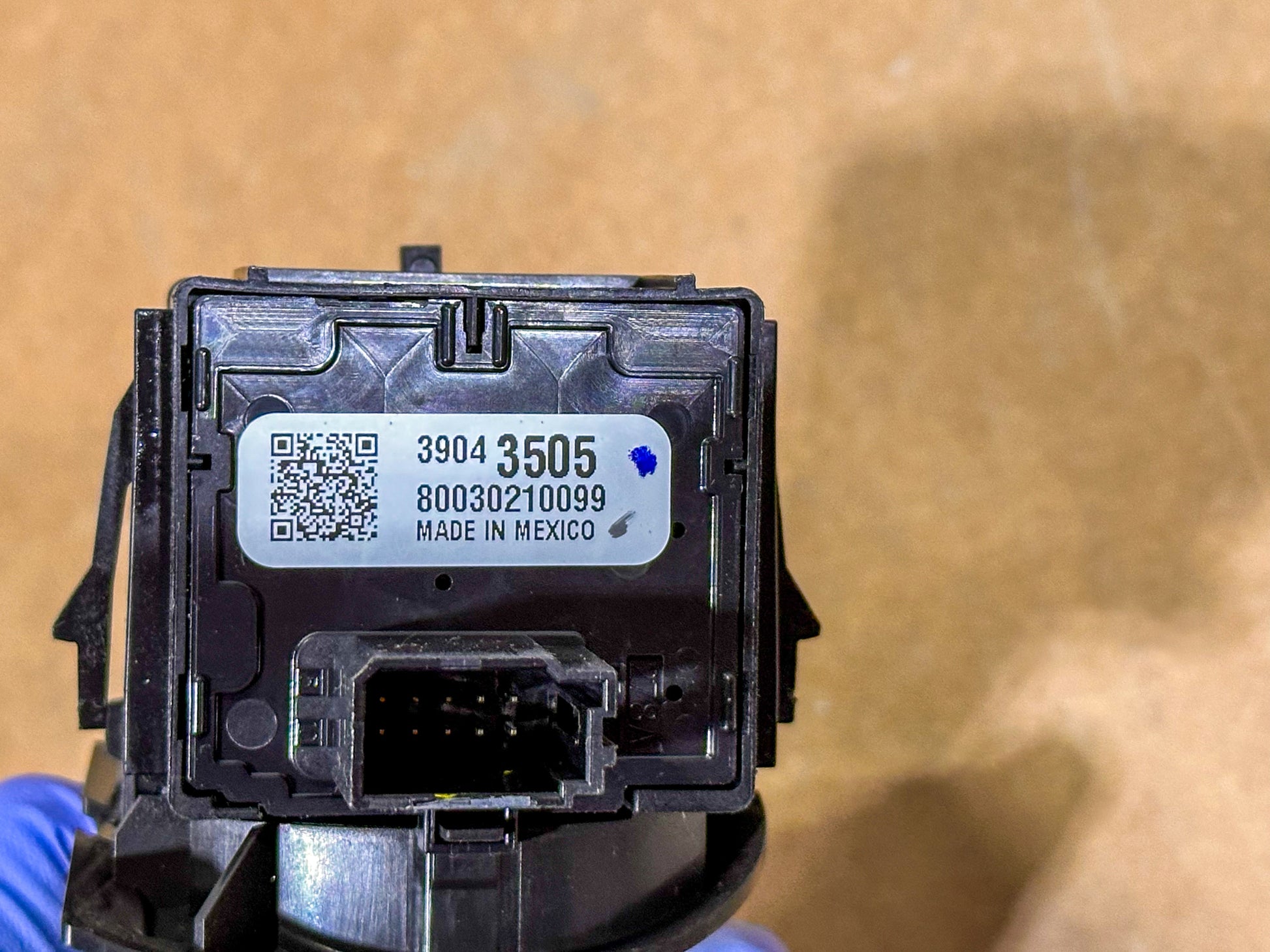 2016-2019 Chevrolet Cruze Headlight Turnsignal Control Switch 39043505 - view 2