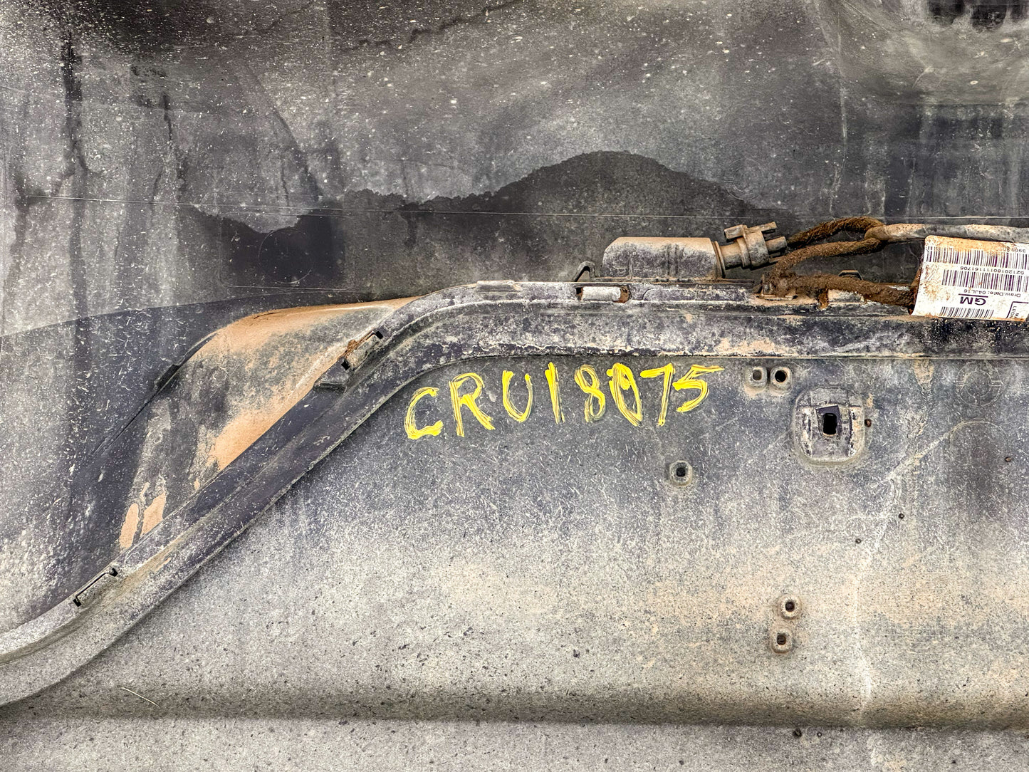 2016-2019 Chevrolet Cruze Rear Bumper Cover and Bumper Reinforcement 39098029 - view 2