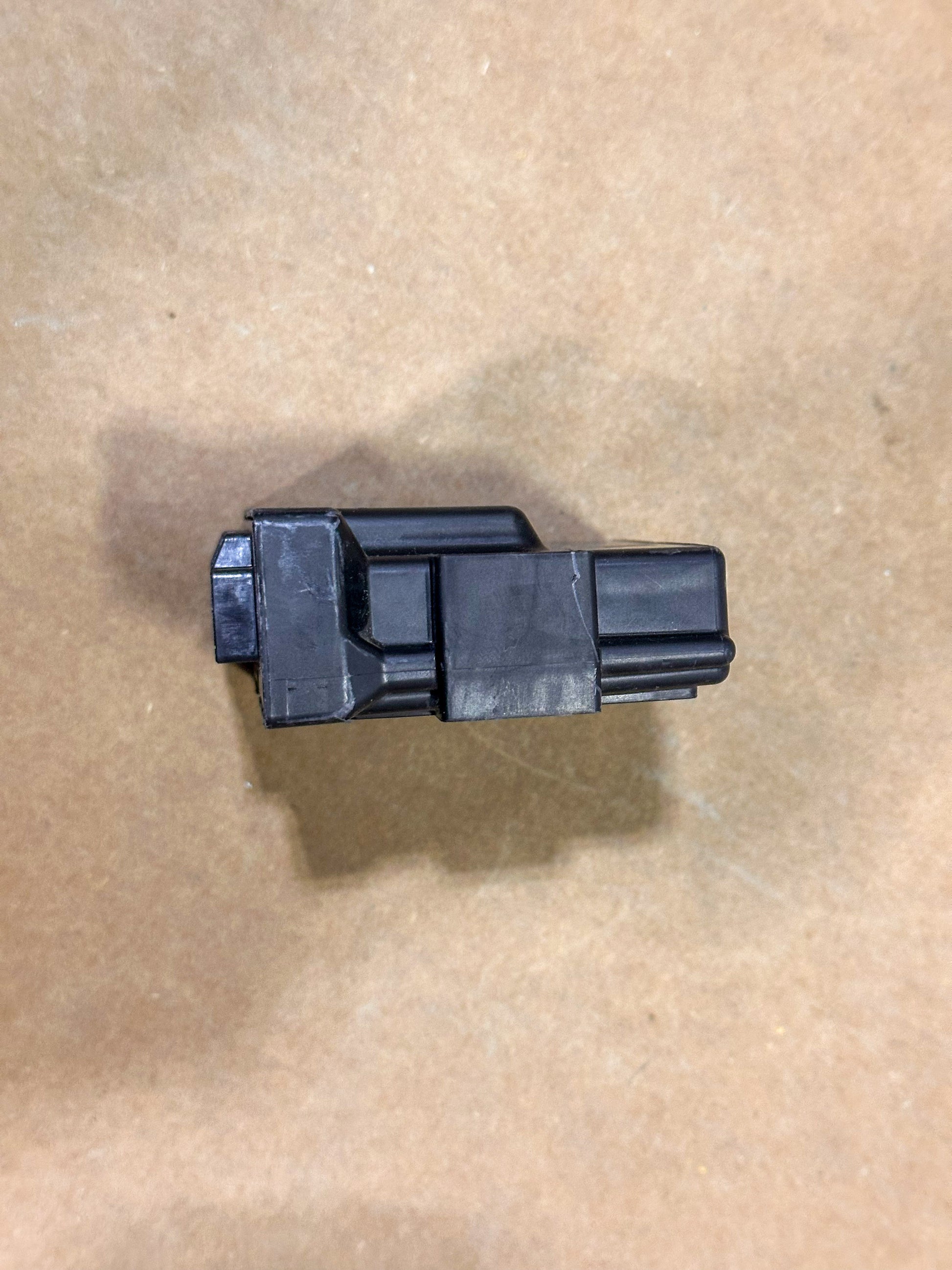 2018-2021 Chevrolet Cruze Data Computer Control Module Unit OEM 13521136 - view 4