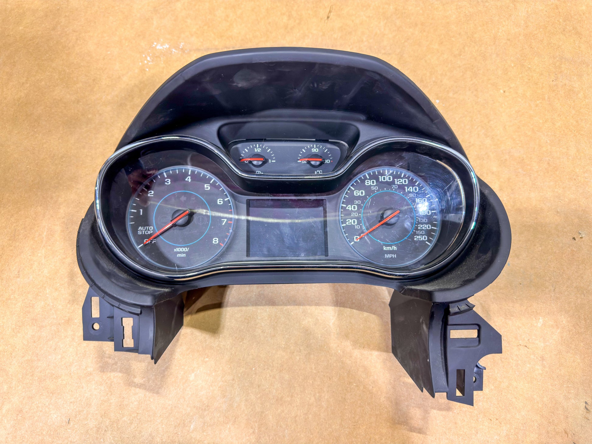 2017-2018 Chevrolet Cruze Instrument Panel Dash Gauge Cluster Speedometer 383 Km OEM 39084633, 39060578, 39069135 - view 4