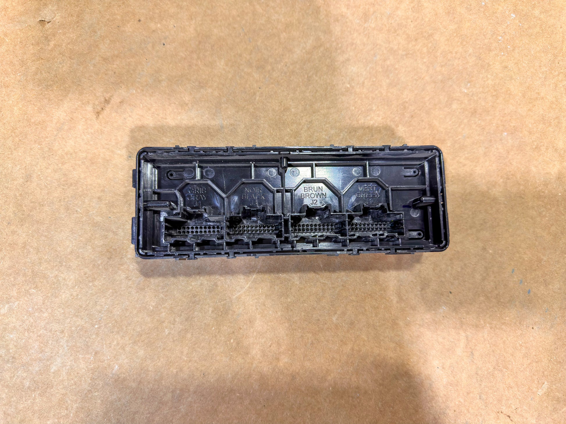 2016-2018 Chevrolet Cruze Temperatre Control Module 84234772 OEM - view 2